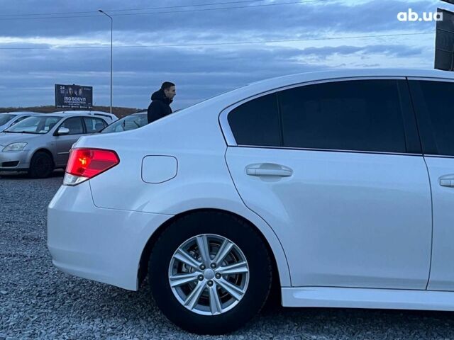 Белый Субару Легаси, объемом двигателя 2.5 л и пробегом 360 тыс. км за 6990 $, фото 6 на Automoto.ua