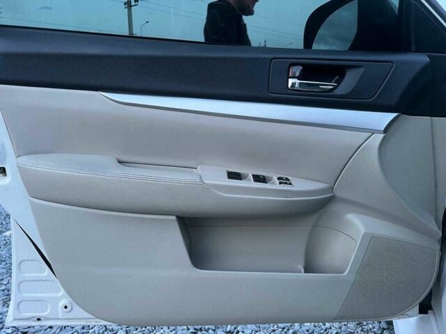 Белый Субару Легаси, объемом двигателя 2.5 л и пробегом 360 тыс. км за 6990 $, фото 12 на Automoto.ua