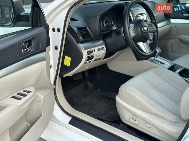 Білий Субару Легасі, об'ємом двигуна 2.5 л та пробігом 207 тис. км за 7800 $, фото 23 на Automoto.ua