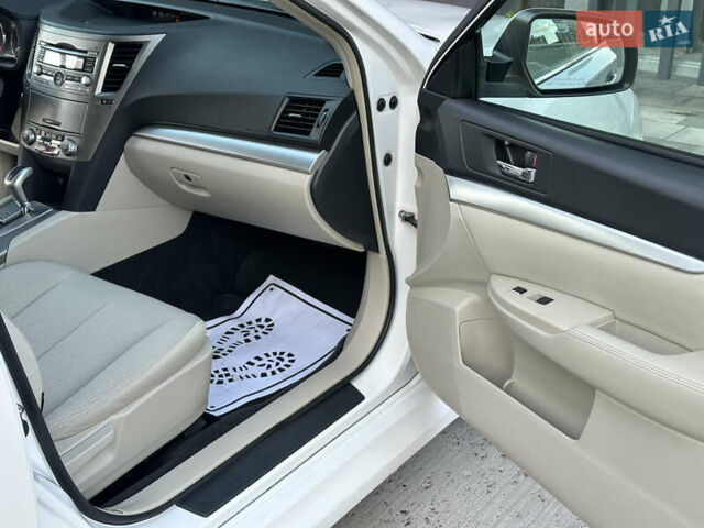 Білий Субару Легасі, об'ємом двигуна 2.5 л та пробігом 207 тис. км за 7800 $, фото 40 на Automoto.ua