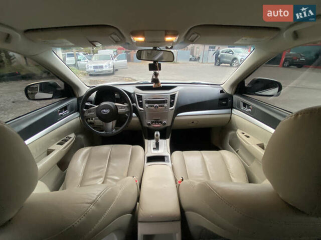 Белый Субару Легаси, объемом двигателя 2.5 л и пробегом 360 тыс. км за 6490 $, фото 6 на Automoto.ua