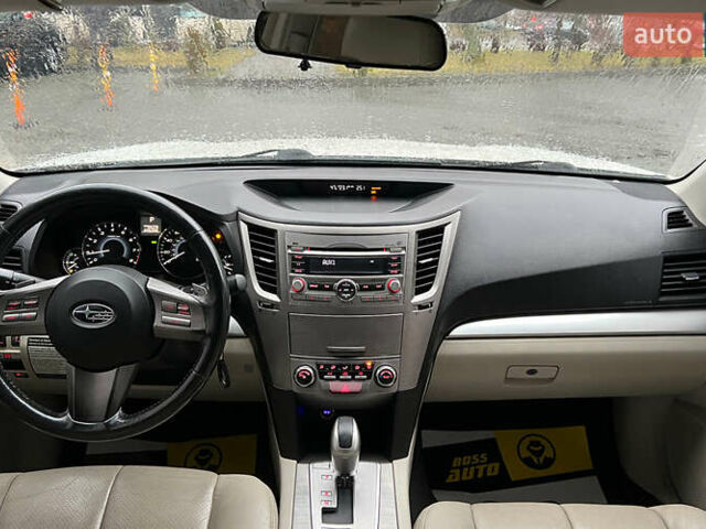Білий Субару Легасі, об'ємом двигуна 2.46 л та пробігом 360 тис. км за 6500 $, фото 13 на Automoto.ua