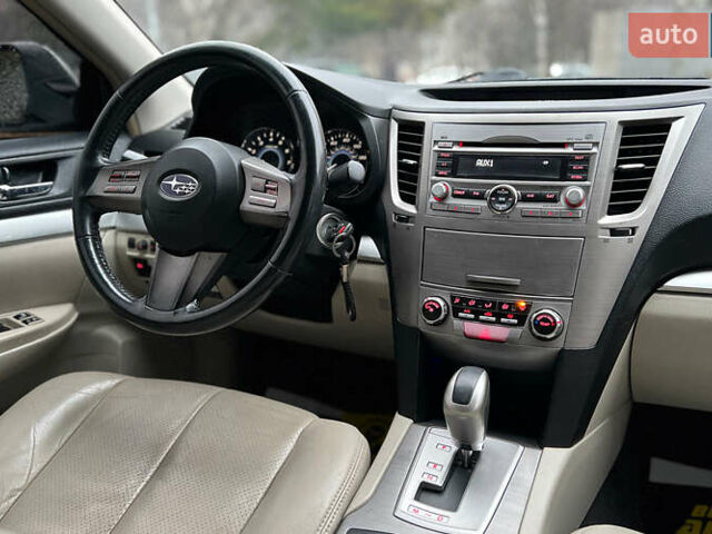 Білий Субару Легасі, об'ємом двигуна 2.46 л та пробігом 360 тис. км за 6500 $, фото 20 на Automoto.ua