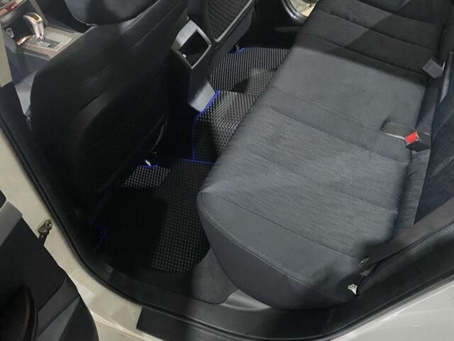 Белый Субару Легаси, объемом двигателя 2 л и пробегом 170 тыс. км за 7700 $, фото 7 на Automoto.ua