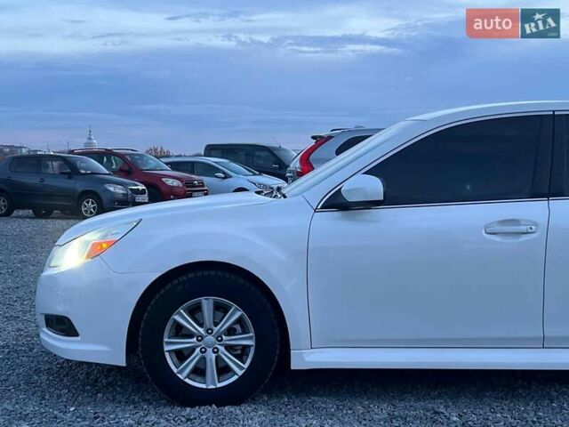 Белый Субару Легаси, объемом двигателя 2.5 л и пробегом 360 тыс. км за 6990 $, фото 1 на Automoto.ua