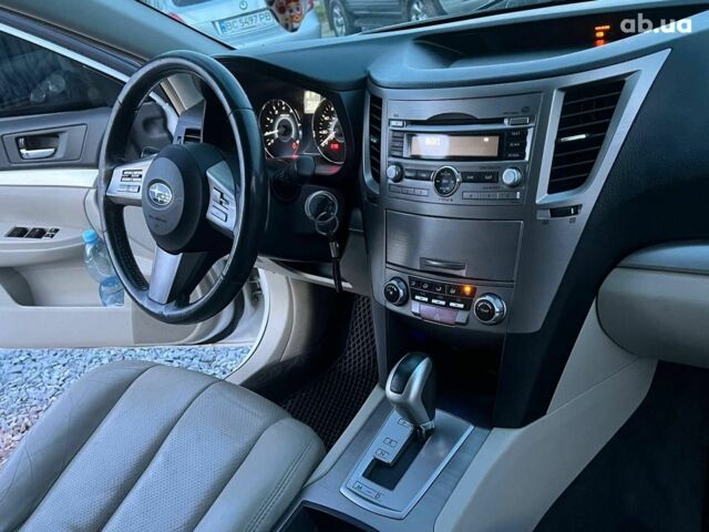 Белый Субару Легаси, объемом двигателя 2.5 л и пробегом 360 тыс. км за 6990 $, фото 33 на Automoto.ua