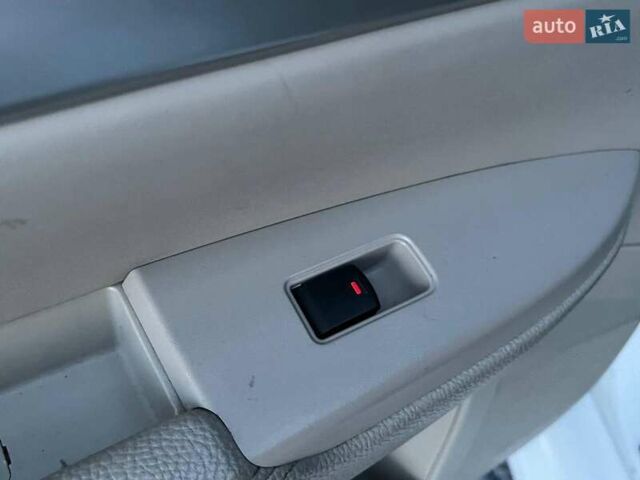 Белый Субару Легаси, объемом двигателя 2.5 л и пробегом 360 тыс. км за 6990 $, фото 29 на Automoto.ua