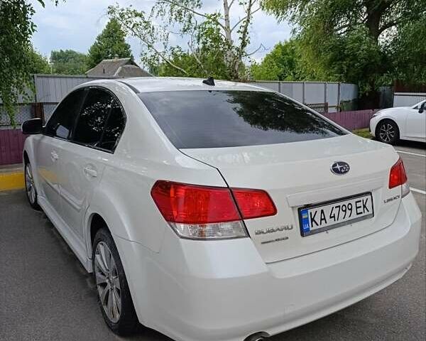 Белый Субару Легаси, объемом двигателя 2.5 л и пробегом 230 тыс. км за 7900 $, фото 9 на Automoto.ua
