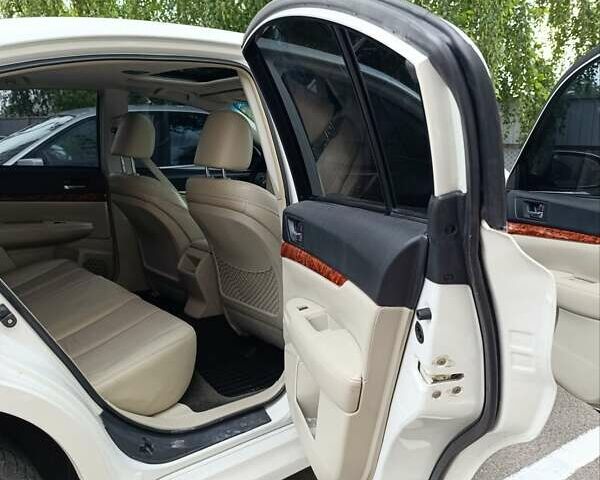 Білий Субару Легасі, об'ємом двигуна 2.5 л та пробігом 230 тис. км за 7600 $, фото 6 на Automoto.ua