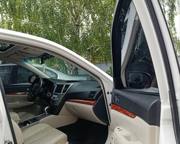 Білий Субару Легасі, об'ємом двигуна 2.5 л та пробігом 230 тис. км за 7600 $, фото 5 на Automoto.ua