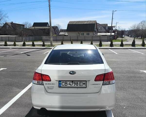 Белый Субару Легаси, объемом двигателя 2.46 л и пробегом 180 тыс. км за 6500 $, фото 5 на Automoto.ua