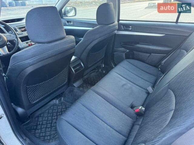 Білий Субару Легасі, об'ємом двигуна 1.99 л та пробігом 178 тис. км за 8000 $, фото 17 на Automoto.ua