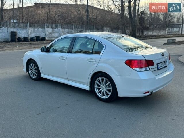 Белый Субару Легаси, объемом двигателя 1.99 л и пробегом 178 тыс. км за 8000 $, фото 5 на Automoto.ua