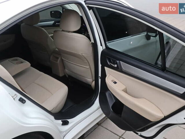 Белый Субару Легаси, объемом двигателя 2.5 л и пробегом 240 тыс. км за 8999 $, фото 13 на Automoto.ua