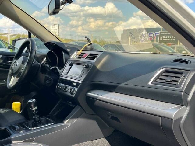 Белый Субару Легаси, объемом двигателя 2.5 л и пробегом 237 тыс. км за 6800 $, фото 19 на Automoto.ua