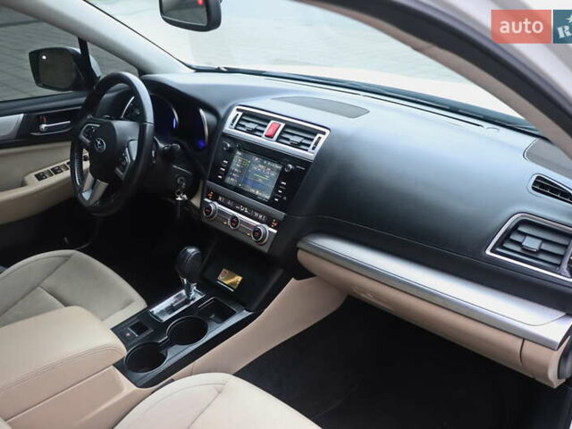 Белый Субару Легаси, объемом двигателя 2.5 л и пробегом 240 тыс. км за 8999 $, фото 10 на Automoto.ua