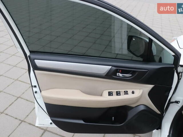 Белый Субару Легаси, объемом двигателя 2.5 л и пробегом 240 тыс. км за 8999 $, фото 18 на Automoto.ua