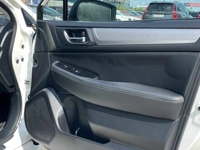 Белый Субару Легаси, объемом двигателя 2.5 л и пробегом 237 тыс. км за 6800 $, фото 13 на Automoto.ua