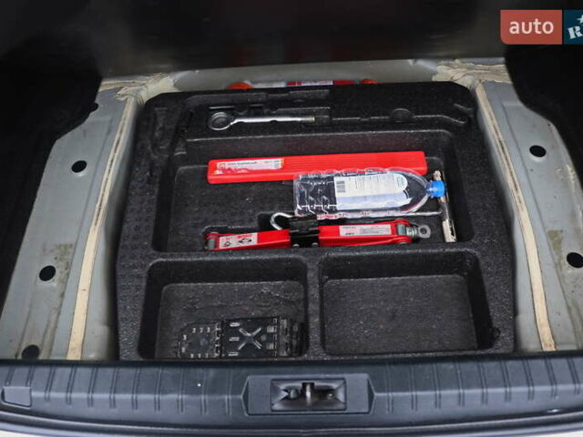 Белый Субару Легаси, объемом двигателя 2.5 л и пробегом 240 тыс. км за 8999 $, фото 24 на Automoto.ua