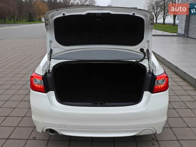 Белый Субару Легаси, объемом двигателя 2.5 л и пробегом 240 тыс. км за 8999 $, фото 23 на Automoto.ua