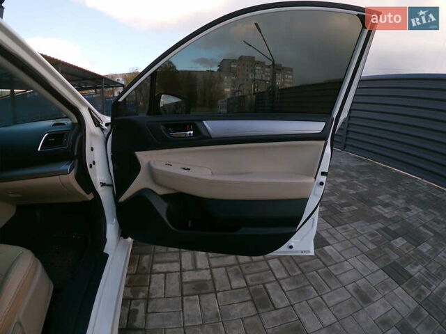 Субару Легаси 2014 в Вольногорске на Automoto.ua Белый Субару Легаси, объемом двигателя 2.46 л и пробегом 186 тыс. км за 11500 $, фото 15 на Automoto.ua