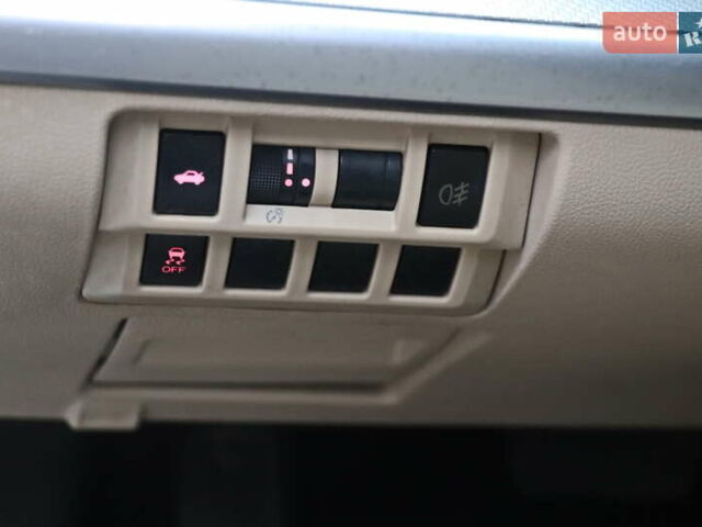 Белый Субару Легаси, объемом двигателя 2.5 л и пробегом 240 тыс. км за 8999 $, фото 17 на Automoto.ua