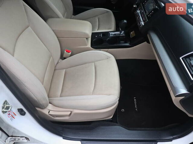 Белый Субару Легаси, объемом двигателя 2.5 л и пробегом 240 тыс. км за 8999 $, фото 12 на Automoto.ua