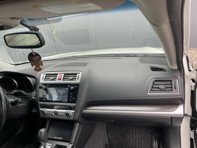 Білий Субару Легасі, об'ємом двигуна 2.5 л та пробігом 258 тис. км за 11500 $, фото 7 на Automoto.ua