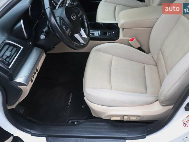 Белый Субару Легаси, объемом двигателя 2.5 л и пробегом 240 тыс. км за 8999 $, фото 16 на Automoto.ua