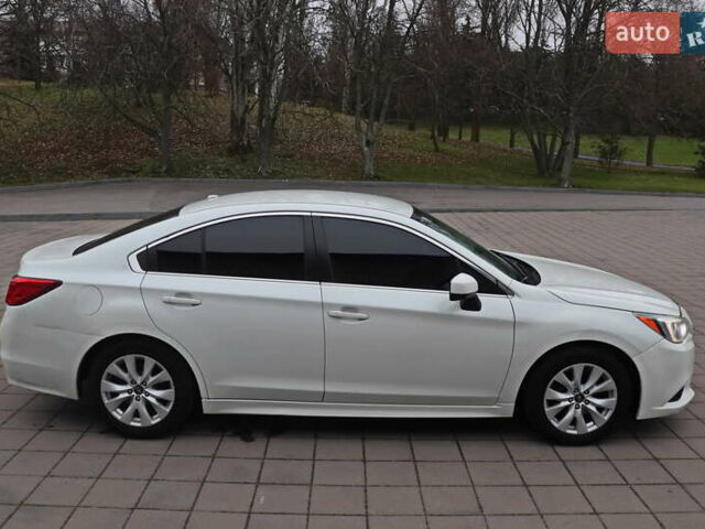 Белый Субару Легаси, объемом двигателя 2.5 л и пробегом 240 тыс. км за 8999 $, фото 9 на Automoto.ua