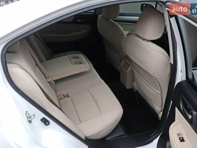 Белый Субару Легаси, объемом двигателя 2.5 л и пробегом 240 тыс. км за 8999 $, фото 14 на Automoto.ua