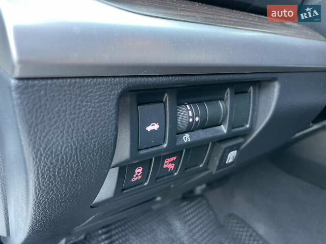 Белый Субару Легаси, объемом двигателя 2.46 л и пробегом 225 тыс. км за 11500 $, фото 33 на Automoto.ua