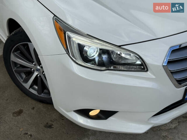 Белый Субару Легаси, объемом двигателя 2.46 л и пробегом 225 тыс. км за 10700 $, фото 5 на Automoto.ua