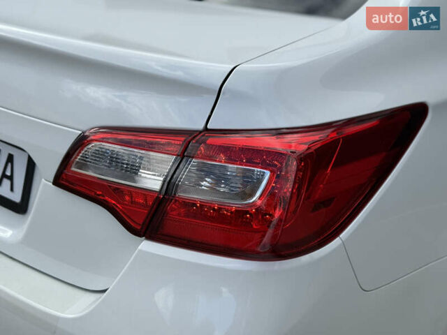 Белый Субару Легаси, объемом двигателя 2.46 л и пробегом 225 тыс. км за 11500 $, фото 18 на Automoto.ua