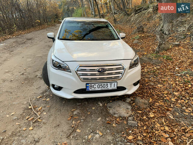Белый Субару Легаси, объемом двигателя 2.5 л и пробегом 175 тыс. км за 10500 $, фото 1 на Automoto.ua