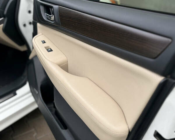 Білий Субару Легасі, об'ємом двигуна 2.5 л та пробігом 150 тис. км за 9888 $, фото 10 на Automoto.ua