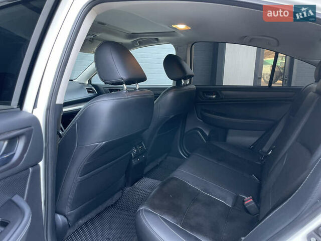 Белый Субару Легаси, объемом двигателя 2.46 л и пробегом 225 тыс. км за 10700 $, фото 22 на Automoto.ua