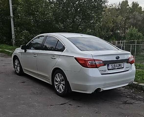 Белый Субару Легаси, объемом двигателя 2.5 л и пробегом 160 тыс. км за 12500 $, фото 3 на Automoto.ua