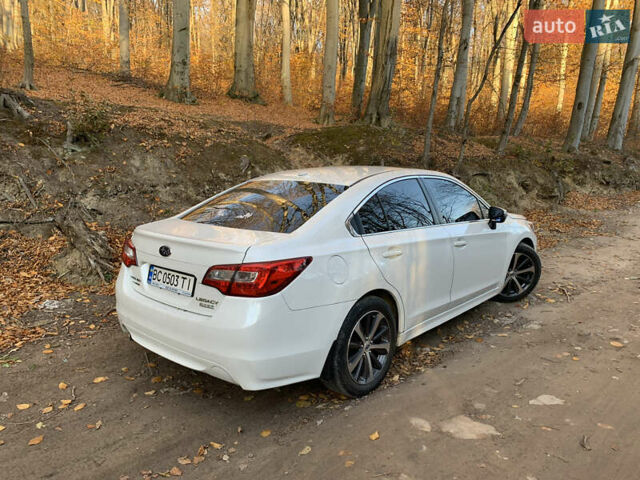 Белый Субару Легаси, объемом двигателя 2.5 л и пробегом 175 тыс. км за 10500 $, фото 5 на Automoto.ua