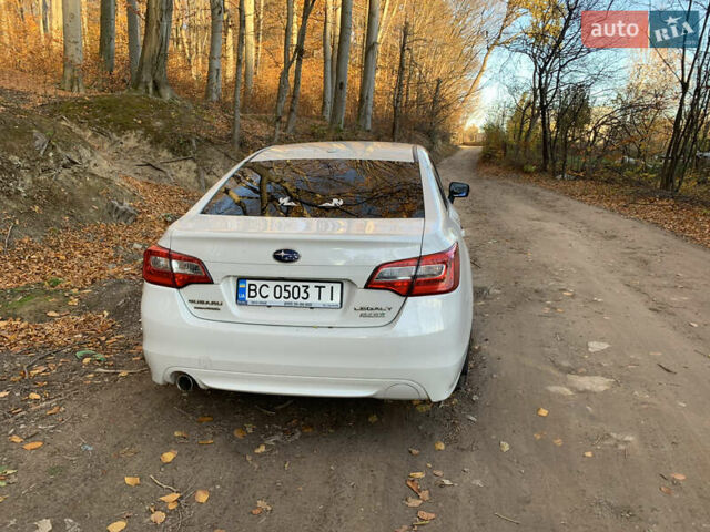 Белый Субару Легаси, объемом двигателя 2.5 л и пробегом 175 тыс. км за 10500 $, фото 6 на Automoto.ua