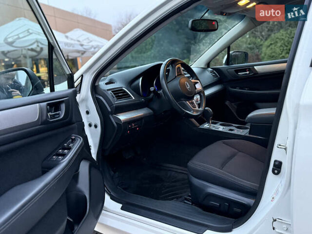 Белый Субару Легаси, объемом двигателя 2.5 л и пробегом 102 тыс. км за 11900 $, фото 8 на Automoto.ua