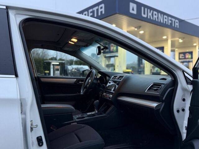 Белый Субару Легаси, объемом двигателя 2.5 л и пробегом 102 тыс. км за 11900 $, фото 7 на Automoto.ua