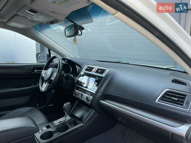 Білий Субару Легасі, об'ємом двигуна 2.46 л та пробігом 225 тис. км за 10900 $, фото 19 на Automoto.ua