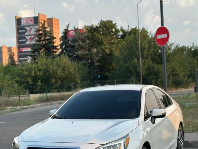 Белый Субару Легаси, объемом двигателя 2.5 л и пробегом 170 тыс. км за 12400 $, фото 1 на Automoto.ua