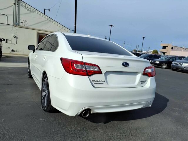 Белый Субару Легаси, объемом двигателя 2.5 л и пробегом 72 тыс. км за 9000 $, фото 4 на Automoto.ua