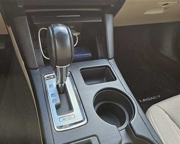 Белый Субару Легаси, объемом двигателя 2.5 л и пробегом 161 тыс. км за 10000 $, фото 13 на Automoto.ua