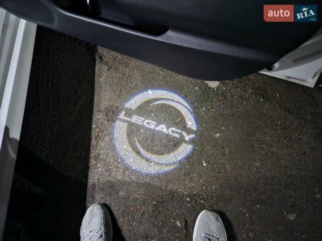 Белый Субару Легаси, объемом двигателя 2.5 л и пробегом 161 тыс. км за 10000 $, фото 19 на Automoto.ua