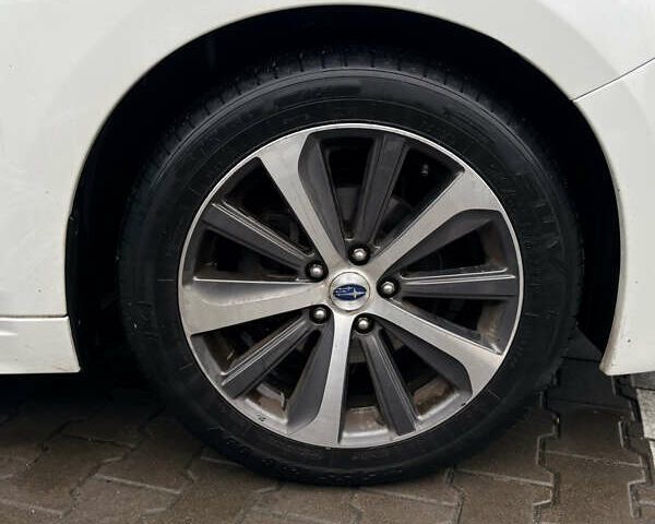 Білий Субару Легасі, об'ємом двигуна 2.5 л та пробігом 150 тис. км за 9888 $, фото 3 на Automoto.ua