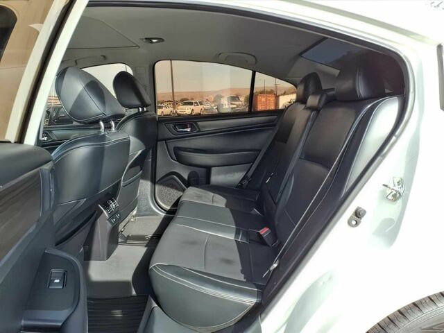 Белый Субару Легаси, объемом двигателя 2.5 л и пробегом 72 тыс. км за 9000 $, фото 10 на Automoto.ua