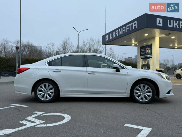 Белый Субару Легаси, объемом двигателя 2.5 л и пробегом 102 тыс. км за 11900 $, фото 2 на Automoto.ua